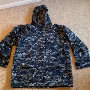 NWOT Gore-Tex waterproof digital camo parka shell